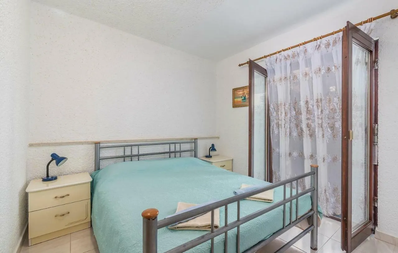 Guest house Apartments Nusha Porec